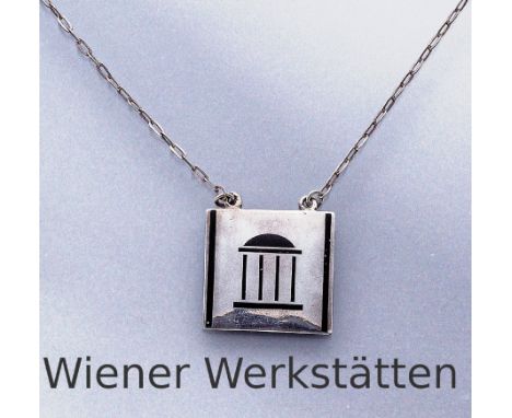 Collier mit Email, 900er Silber, Wien um 1910,   Wiener Werkstätten, Mittelteil quadratisch, ca. 2.4 x 2.4 cm, mit schlichter