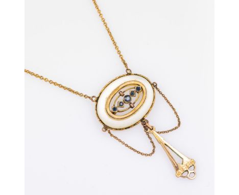 Jugendstil Collier mit Perlmutt und Saphiren, um 1900, Metall vergoldet,   ovales Mittel- teil, mit Perlmuttrahmen, geom. ele