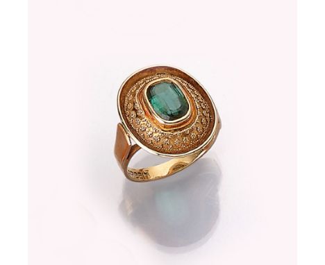 14 kt Gold Ring mit Turmalin,   GG 585/000, 1950er Jahre, ovaler Ringkopf mit zentralem Turmalin im Treppenschliff ca. 1.20 c