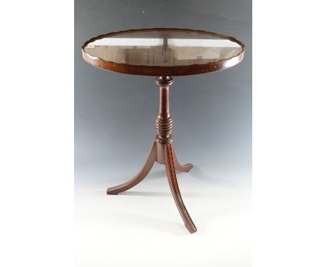 A reproduction Georgian mahogany wine or lamp table with oval top