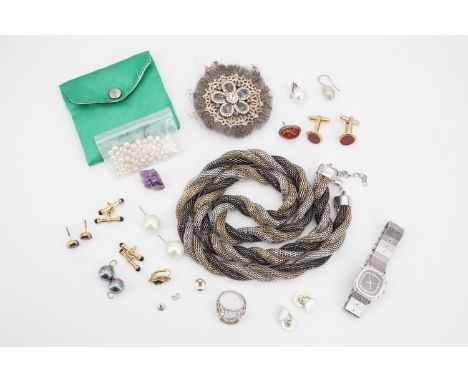 A small quantity of vintage costume jewellery, including a copal amber and white metal stud earring, white metal ear pendant 