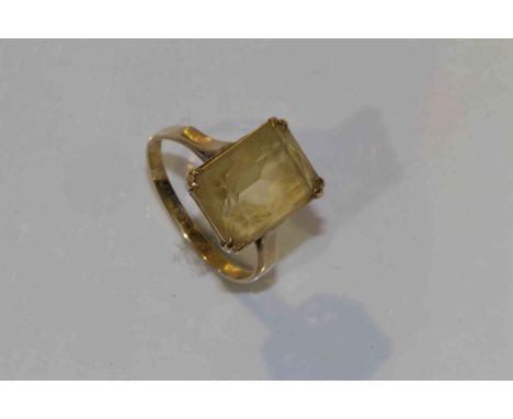 9 carat gold and citrine ring