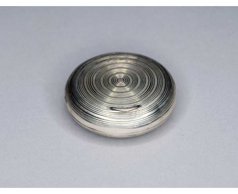 A George III silver circular snuff box, Joseph Ash I, London 1807, with concentric reeded decoration, 6cm diameter, weight ap