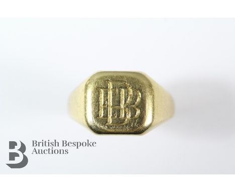 Gentleman's 18ct yellow gold signet ring, London hallmark, dated 1936 size K, approx 9.8 gms, monogrammed EBB together with a