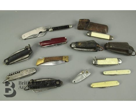 Collection of pen knives, fruit knives and military issue broad arrow from 'Watts', 'Ibbersons' 1946, 'Slater' R.B.S 1953 (14