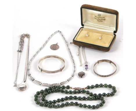 Mixed jewellery to include a Canadian jade bead necklace, a pair of cultured pearl earstuds, two silver childs bangles, and o