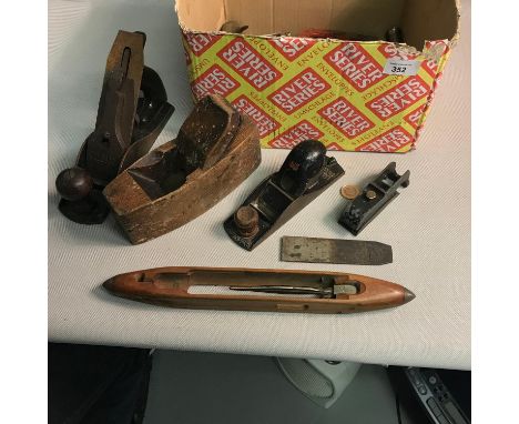 A Quantity of vintage joiners tools which includes Shuttle bobbin, D. Mathieson plane blade, 2 Stanley planes and various cla