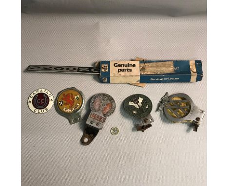 A Lot of vintage car badges which includes Enamel caravan Club badge, British Medical association badge &amp; Scottish Office