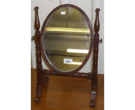 An early 20th Century mahogany dressing table mirror of small proportions.