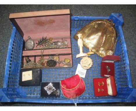 Box of assorted items to include: gold coloured chain mail design lady's purse; various cased jewellery to include: cuff link