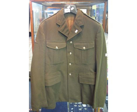 British Army Officer's tunic with buttons and airborne flash.(B.P. 24% incl. VAT)