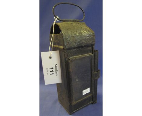 Small railway man's black enamelled hand lantern with coloured lens.(B.P. 24% incl. VAT)