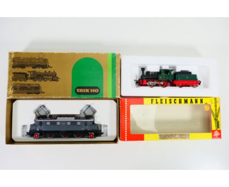 Trix - Fleischmann - Two boxed HO gauge locomotives. Lot consists of Trix #2439 HO gauge electric locomotive Op.No.E05 002 in