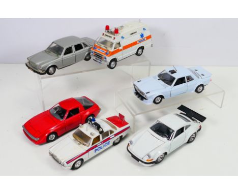 Polistil - Bburago - A group of larger scale unboxed diecast model cars, including Polistil 1/25 scale S20 Volvo 164E;  Polis