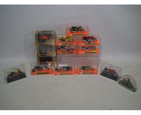 Ixo - Guiloy - Italeri - A group of motorcycle models including Yamaha Scrambler 350, Harley Davidson AMF, Laverda SFC750, Su
