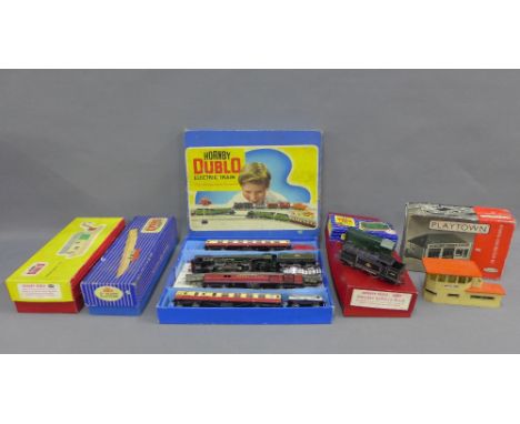 Vintage Hornby engines and station accessories to include Goods Depot Centre, Island Platform, Hornby Dublo 3231 0-6-0 shunti