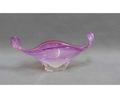 Pink art glass bowl, 29cm long 