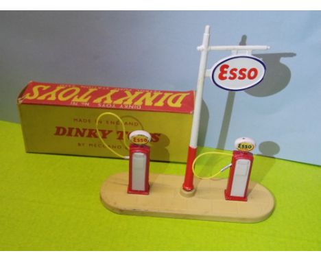 BOXED DINKY TOYS PETROL PUMP STATION,ESSO-781 