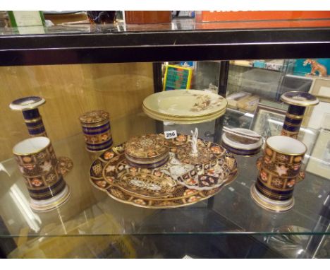 ENGLISH IMARI PATTERN PART DRESSING TABLE  SET A/F AND THREE WORCESTER CREAM AND BURNISHED GILT BOWLS