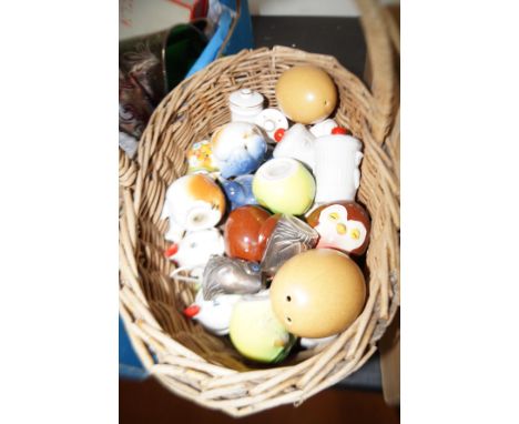 Box of ceramic novelty condiments 