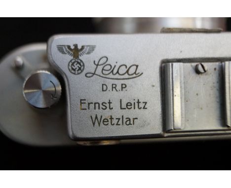 Leica vintage camera with snake skin cover (See photos)