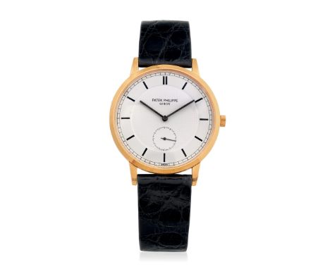 PATEK PHILIPPE REF. 3893 IN GOLD, WITH GUARANTEE, 90s - Case: signed, n. 2868183, 18K gold, snap-on bezel. Bracelet/Strap: si