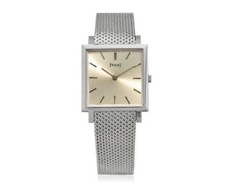 PIAGET REF. 9015 IN WHITE GOLD, 70s - Case: signed, n. 93157, 18K white gold, caseback secured with screws. Bracelet/Strap: l