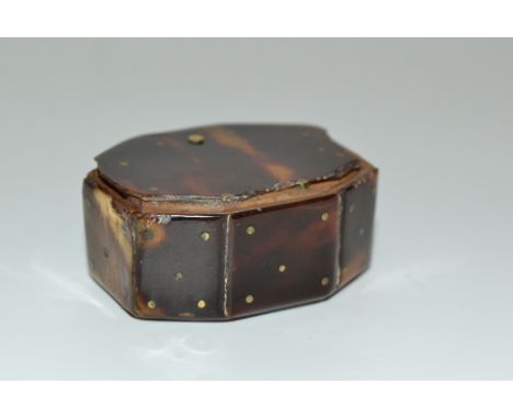 A George III tortoiseshell patch or pill box, c.1800