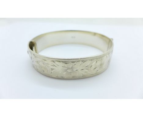 A silver bangle, 52g