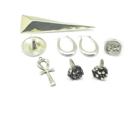 A pair of silver cufflinks, a silver ring, X, a large brooch, etc.
