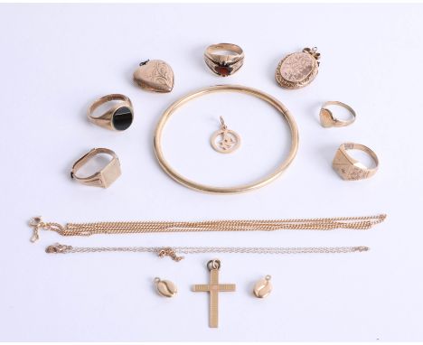 A collection of various 9ct gold jewellery, including rings, bangle, pendants etc. approx. 33.1g (12 pieces).