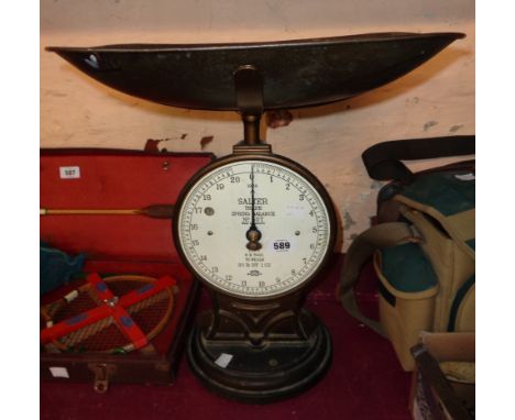 A vintage Salter spring balance scale with pan