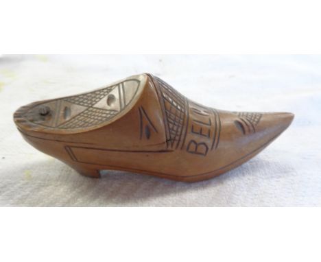 A early 20th Century Belgian shoe pattern snuff box