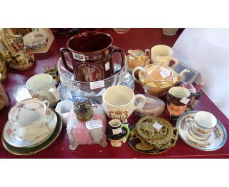 Assorted ceramics including Sandygate 1981 royal wedding loving cup, Carlton Ware 1977 jubilee leg mug, glass bowl, oil lamp,