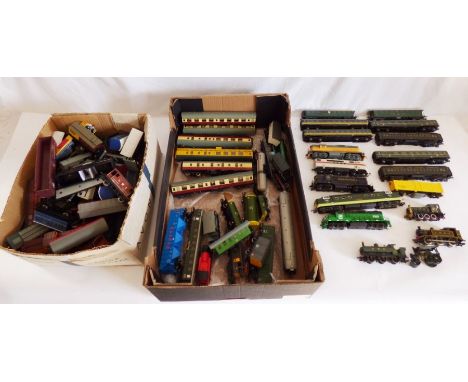 Vintage model railway. Selection of incomplete and compete 0 gauge carriages and trucks with accessories. Collection of OO / 