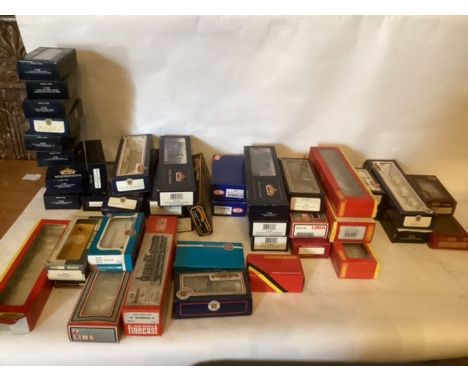Hornby Bachmann and other model Railway train EMPTY boxes ( no contents in boxes) storage for a collector potentially.PACK B-