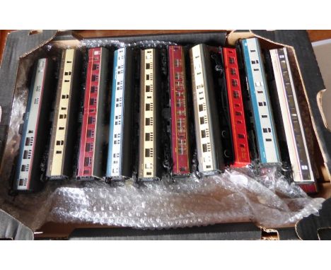 Vintage model railway. Selection of incomplete and compete OO gauge carriages and trucks with accessories. A 5541 Duke of Sut