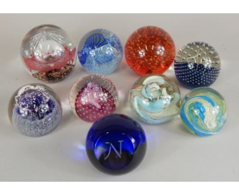 A quantity of paperweights, to include Alum Bay glass, Caithness Acrobat, Cauldron Ruby, etc.