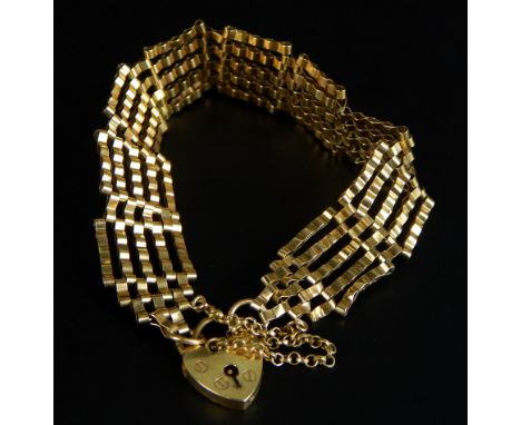 A 9ct gold gate bracelet, 11.6g