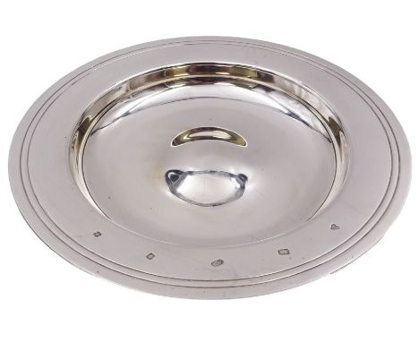 Large modern silver Armada dish, hallmarked S J Phillips Ltd, London 2000, D31cm, approximate 35.14 ozt (1093 grams)Condition