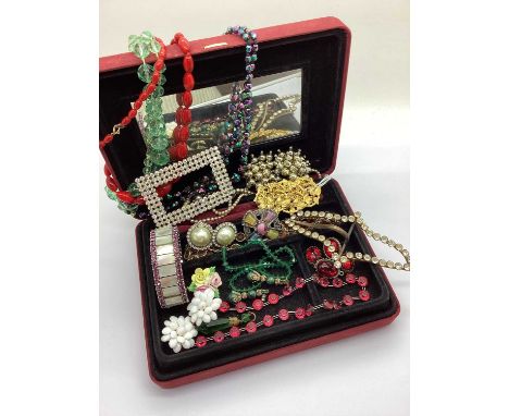 Vintage and Later Costume Jewellery, including bead necklaces, imitation pearls, decorative gilt metal floral buttons, diaman