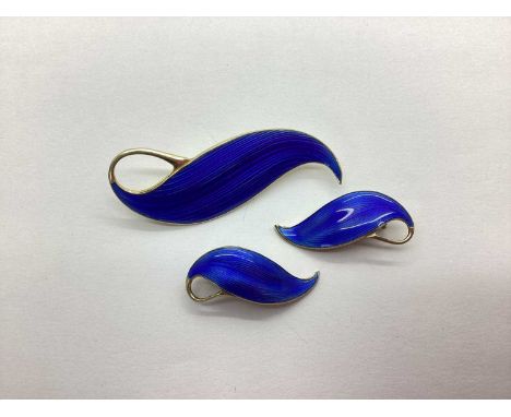Finn Jenson Norway; A Norwegian Royal Blue Enamel Brooch, with matching clip on earrings, each of minimalist leaf design, sta