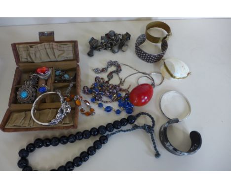 A collection of vintage costume jewellery 