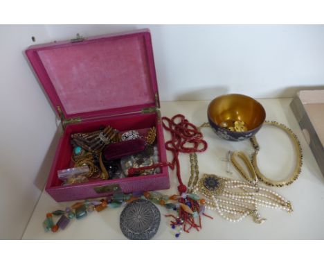 A collection of vintage costume jewellery 