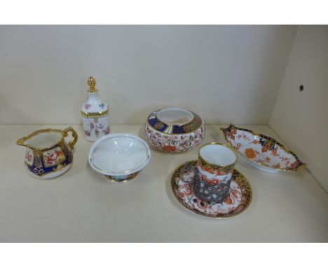 Six pieces of Imari pattern ware and other to include Royal Crown Derby, all generally good, some wear to gilt 