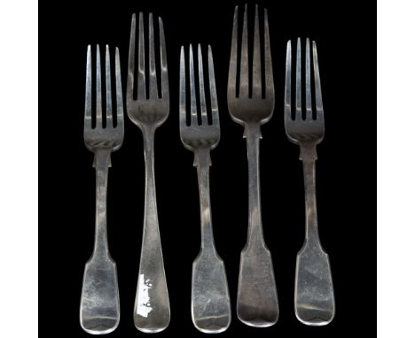 4 silver Fiddle pattern table forks, and another (5), 9.5oz 