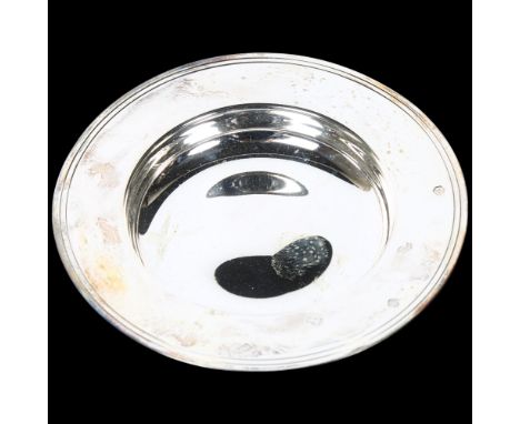 An Elizabeth II silver dish, boxed, 3.3oz 