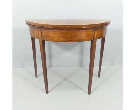 A late Victorian bow-front crossbanded mahogany fold-over card table. 92x73x46cm 