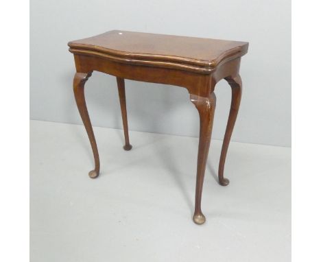 A 19th century mahogany fold-over card table of serpentine form, with cabriole legs and spade feet. 69x72x36cm.Good condition