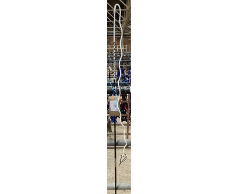 Bow top whip. This lot carries VAT.